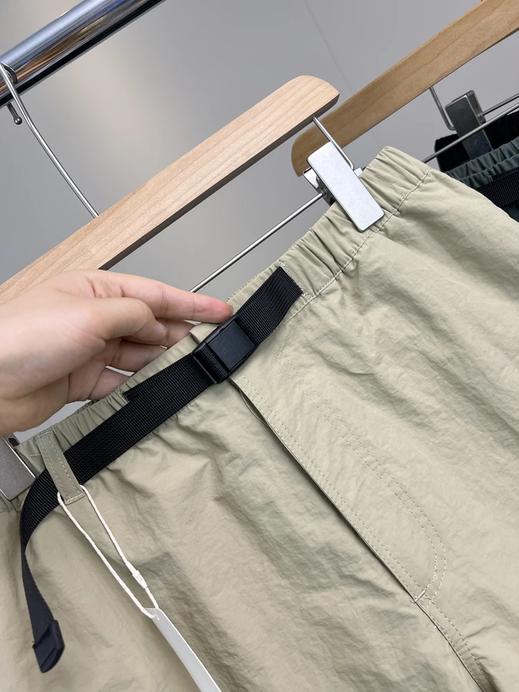 ملابس عمل كاجوال خفيفة الوزن قابلة للتنفس مكونة من خمس قطع ملابس عمل صيفية فضفاضة تناسب ساق مستقيمة شبابية مريحة