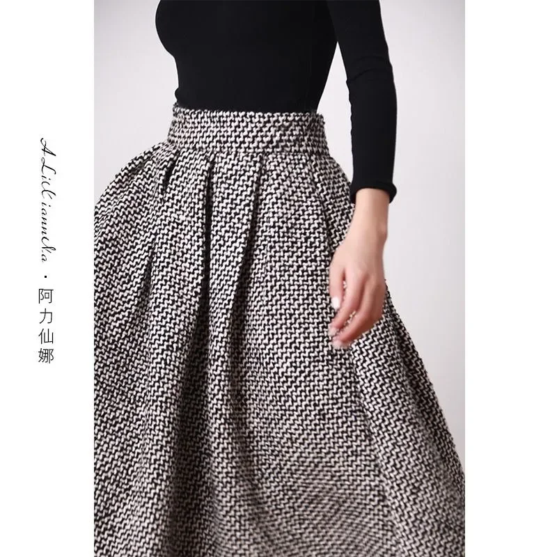 2025 New Autumn Winter Fashion Thousand Bird Checker Half Skirt Temperament Commuter Women's High Waist Poached