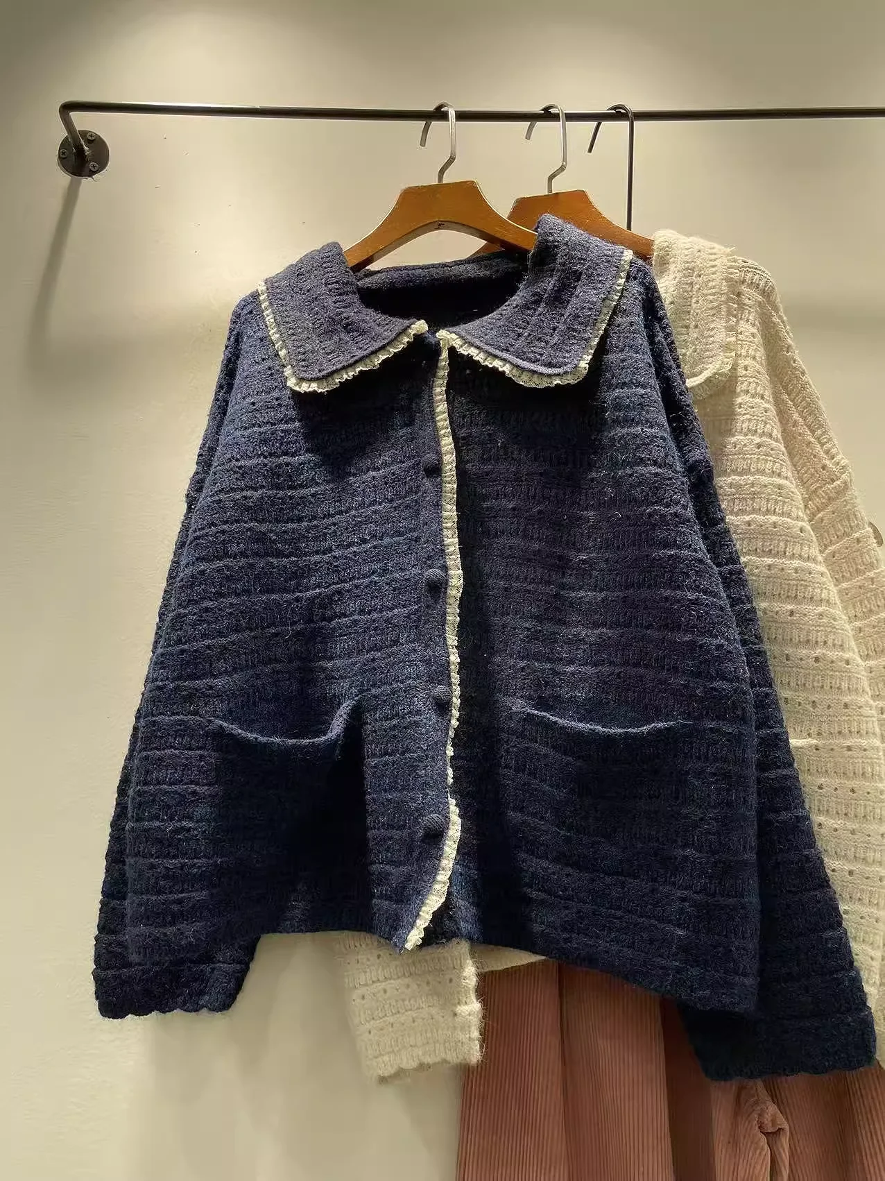 سترة صوفية مصنوعة يدويًا للنساء ملابس تريكو للخريف على الطراز الياباني على طراز بريبي بيج أزرق كحلي سترة محبوكة مجوفة #1