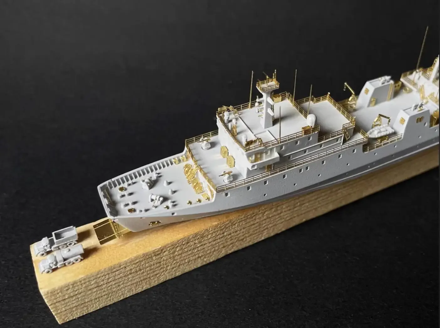 EVMODEL S084 1/700 New integrated support ship for Sansha GY820 Model Kit