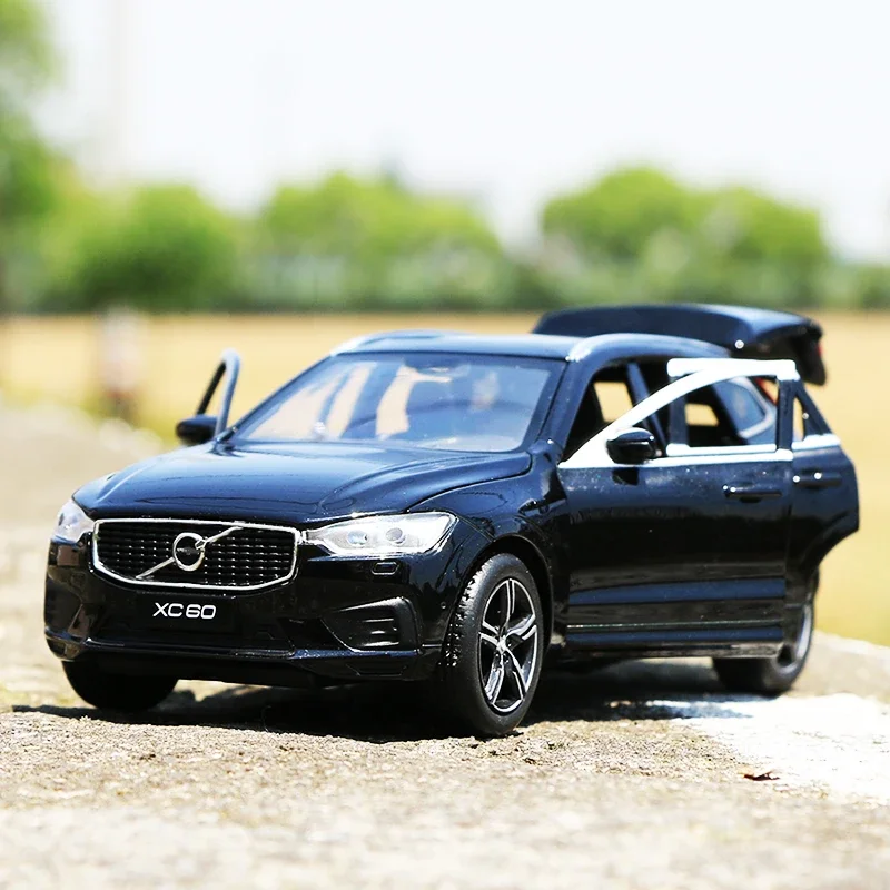 1:32 VOLVOs XC60 modello di auto in lega Diecast e veicoli giocattolo modello di auto in metallo collezione di simulazione di suoni e luci regalo