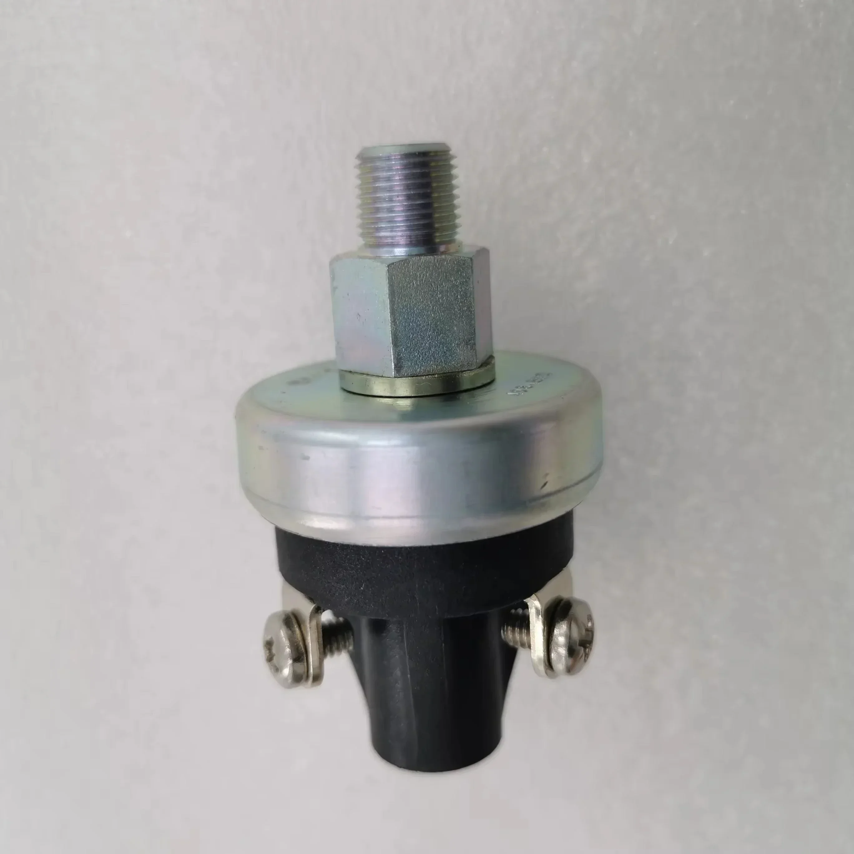 Original Cummins diesel Engine NTA855 Spare Part Marine Boat Liquid Level Sensor 4984880 Switch