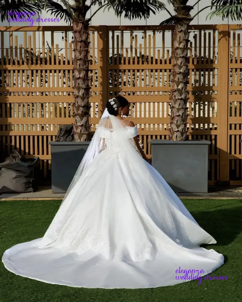 تخصيص قبالة الكتف سباركلي اللؤلؤ Ballgown فستان الزفاف للعروس الساتان منتفخ فستان الزفاف الأفريقي Vestidos De Novia