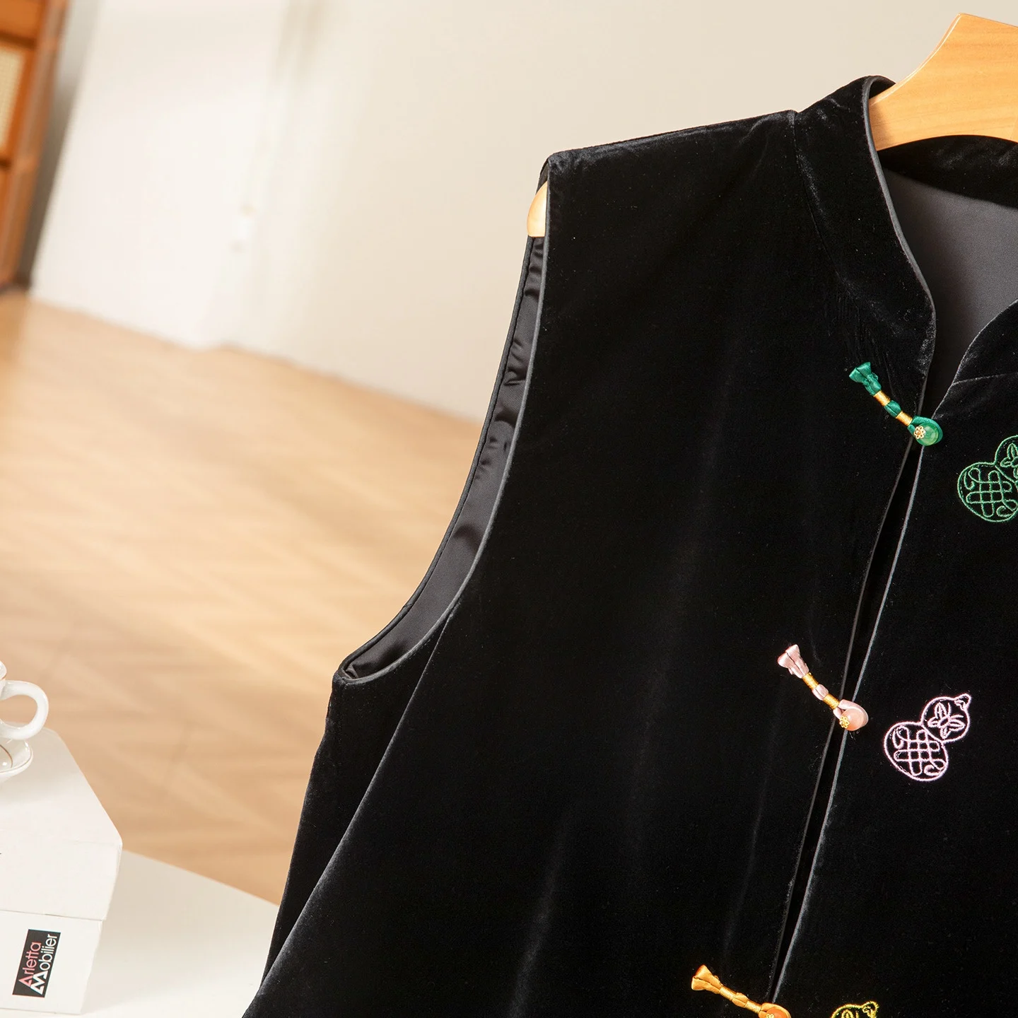 Winsleter-Bottom 100% vera seta elegante gilet di velluto, ricamo stand, gilet da donna con temperamento retrò, autunno 2025 C5O810CC