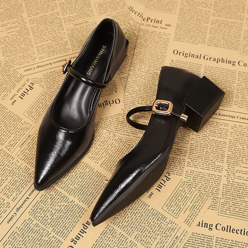 Hot summer new Lightweight women's sandals shoes shoes cross outdoor beach sandals soft bottom lightweight shoes Very good