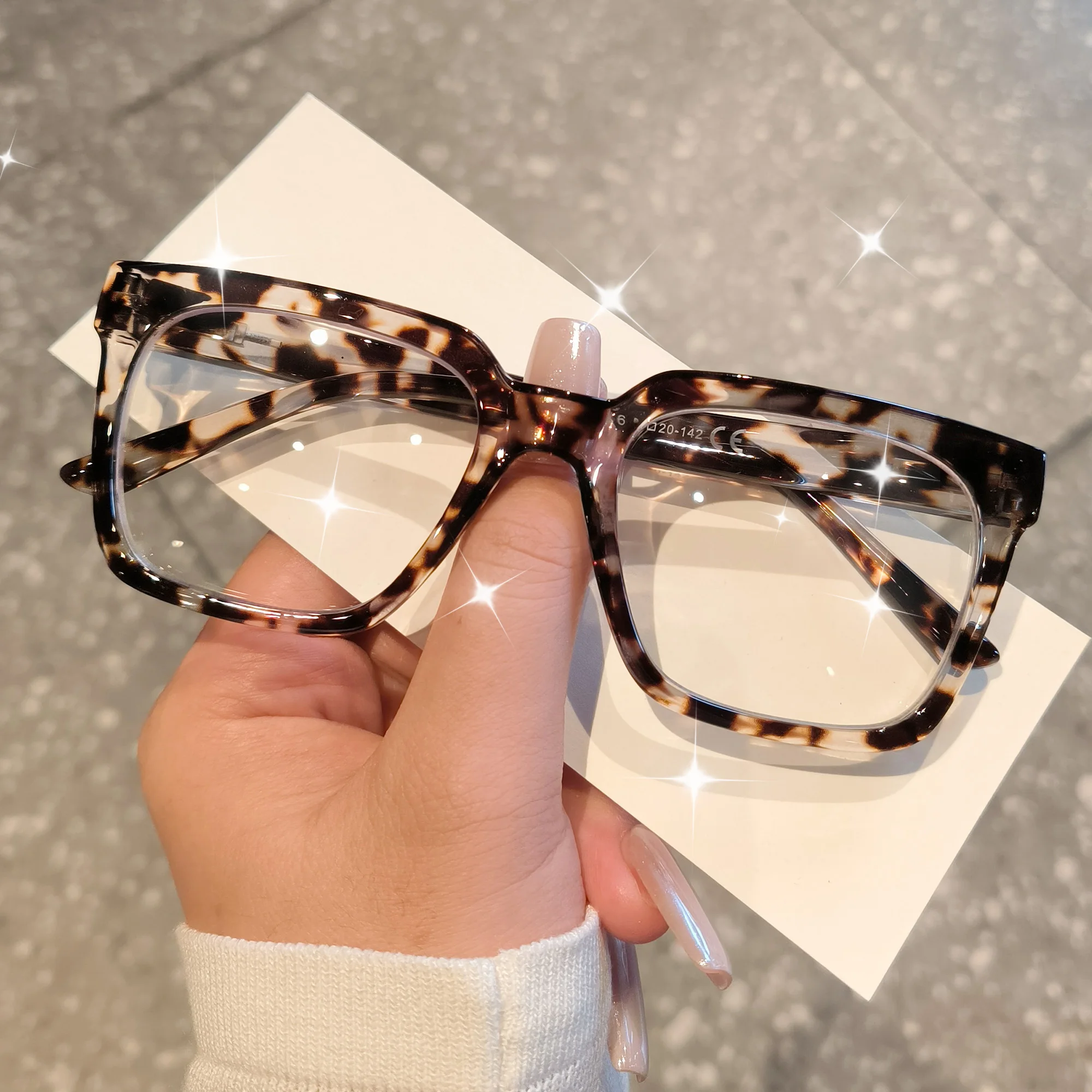 Lesebrille im Oprah-Stil für Damen und Herren, quadratische Computerlesebrille mit Federscharnier, +1,0 bis +4,0 – Detail 9