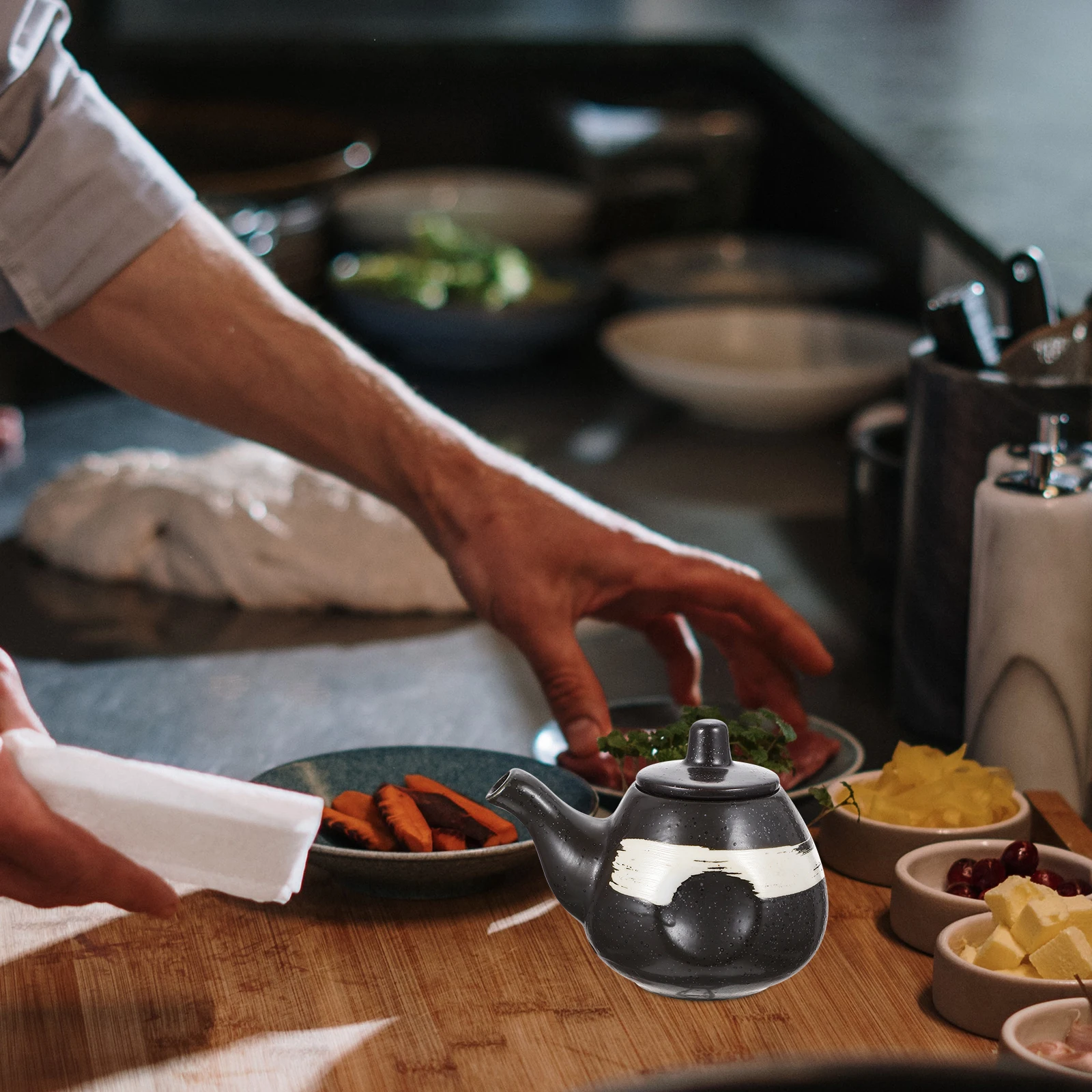 

Japanese Style Ceramic Soy Sauce Container Vinegar Dispenser Seasoning Bottle with Lid for Kitchen Table Condiment Holder