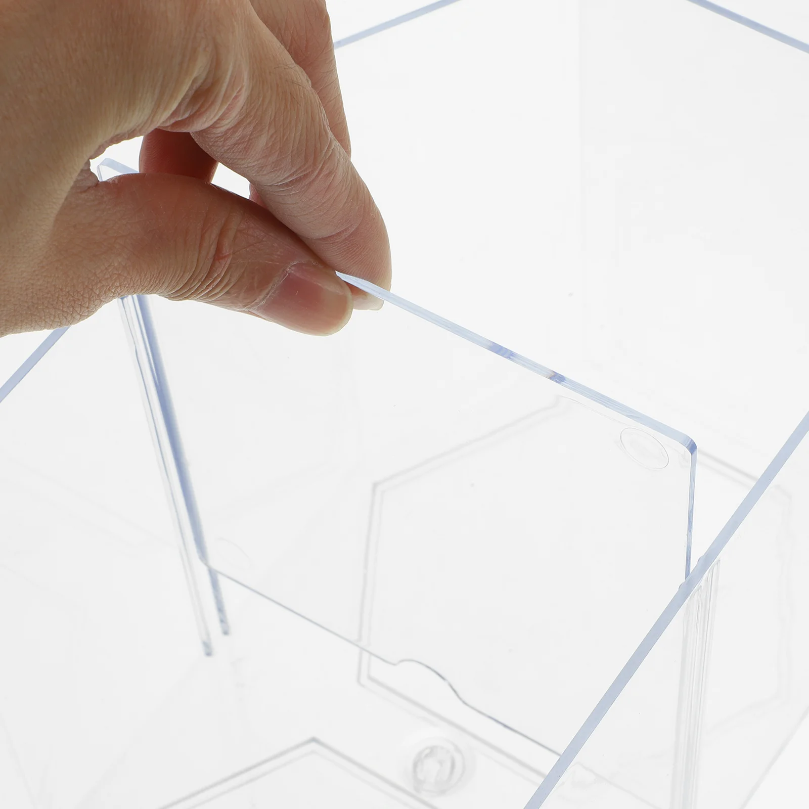 

Household Fish Incubation Box Clear Acrylic Breeding Tank with Two Chambers for Fry Growth and Aggressive Fish Separation