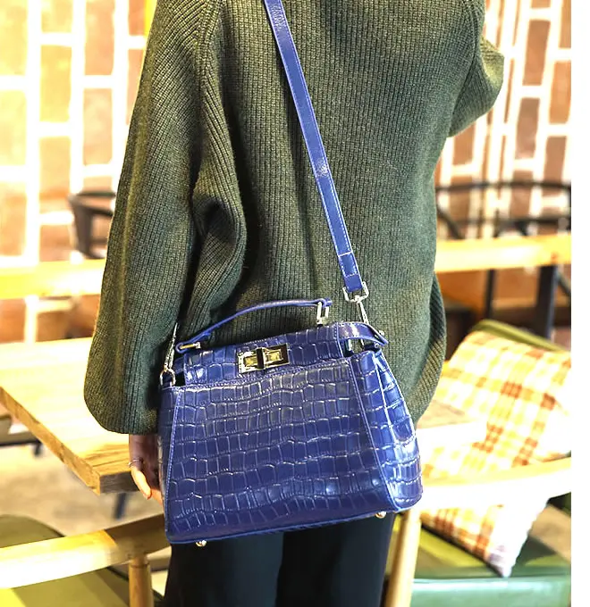 

Faionable Cowhide Leather Handbag Commuter oulder Crossbody Bag for Women Classic Print Pattern Lo Bule Closure