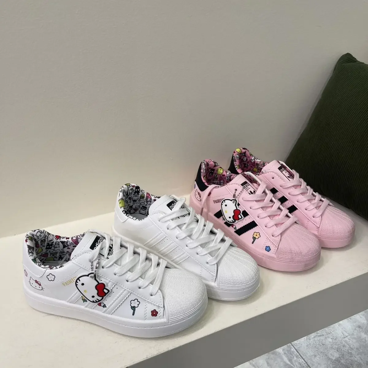 Miniso Hello Kitty Sneakers Retro Low Cut Printed Flat Shoes Autumn and Winter Cartoon Student Fashion White Shell Casual Shoes