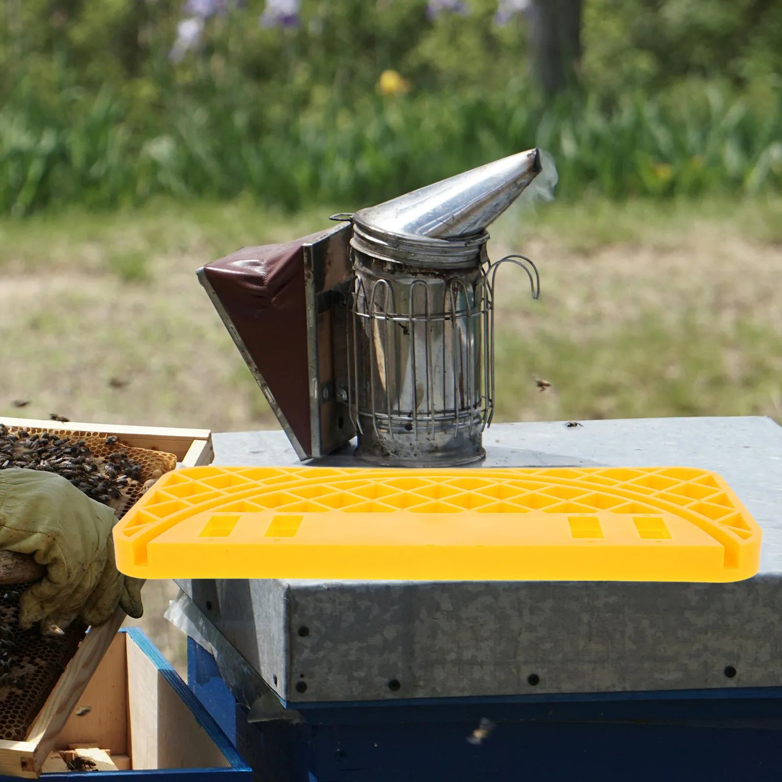 Beekeeping Plastic Uncapping Tank Holder Sturdy Ergonomic Design Universal Honey Bucket Scraper Tool Convenient Supply
