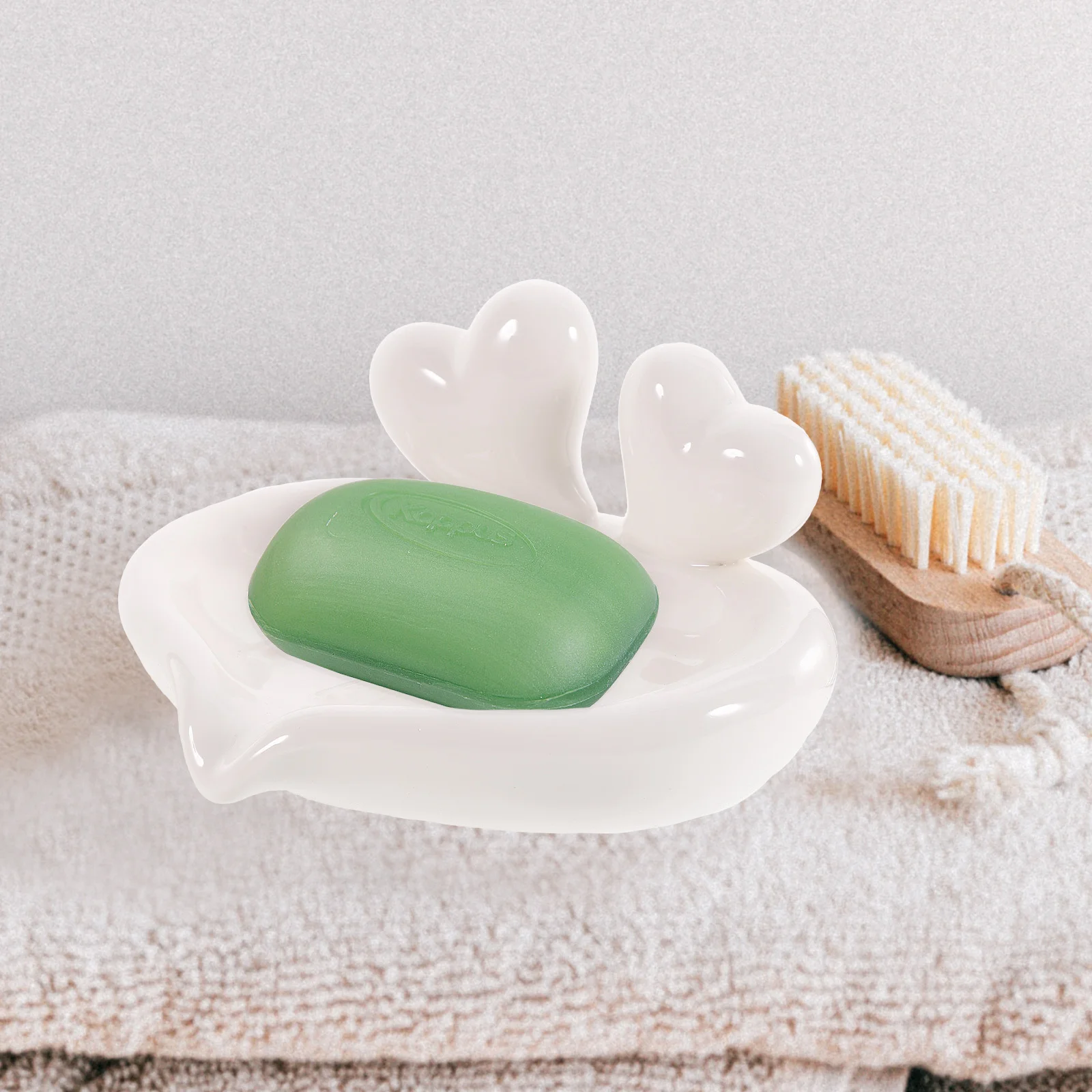 

Decorative Ceramic Soap Dish Heart Pattern Draining Function Bathroom Sink Accessory Creative Soap Container for Home Gift