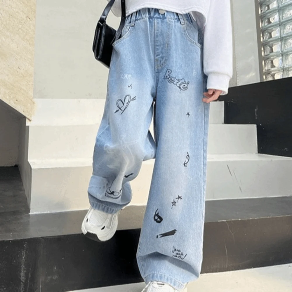 Lettera inglese Jeans per bambini Gamba dritta allentata Jeans blu per ragazza adolescente Stile coreano Graffiti Pantaloni in denim per ragazze Regalo per ragazze