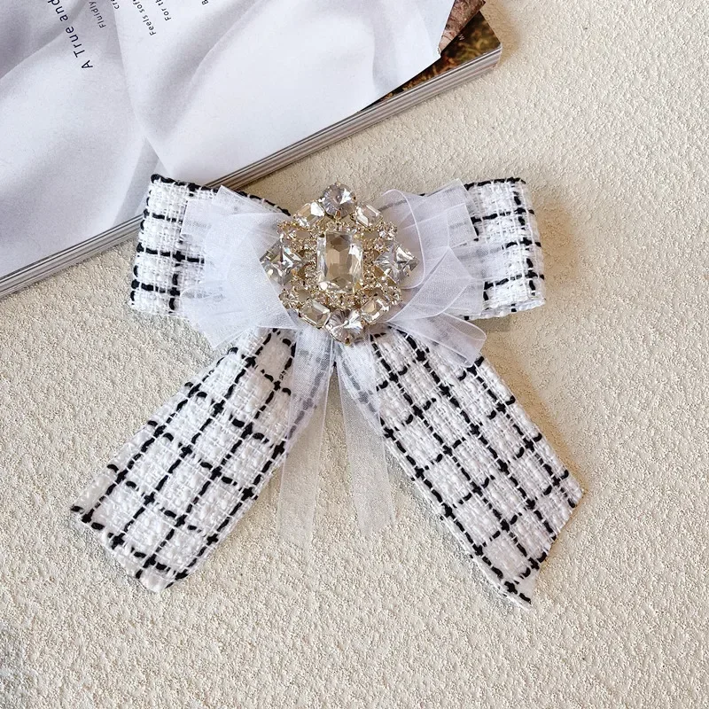 Korean Fabric Lace Bowtie Brooches for Women Rhinestone Crystal Brooch Fashion School Student Shirt Collar Pins Accessories