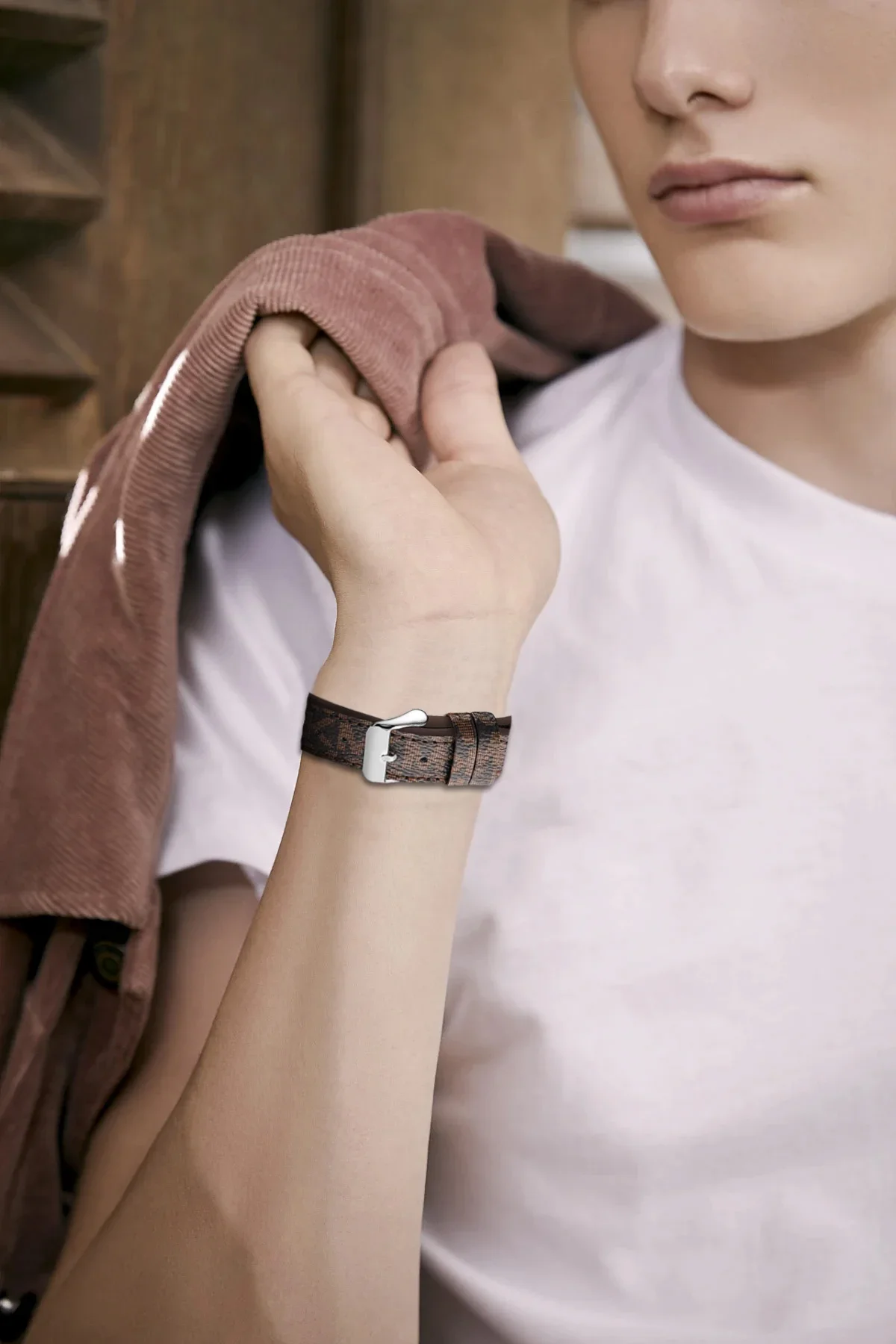 أشرطة ساعات فاخرة متوافقة مع سوار ساعة أبل 38 ملم 40 ملم 41 ملم 42 ملم 44 ملم 45 ملم، حزام جلدي كلاسيكي مصمم