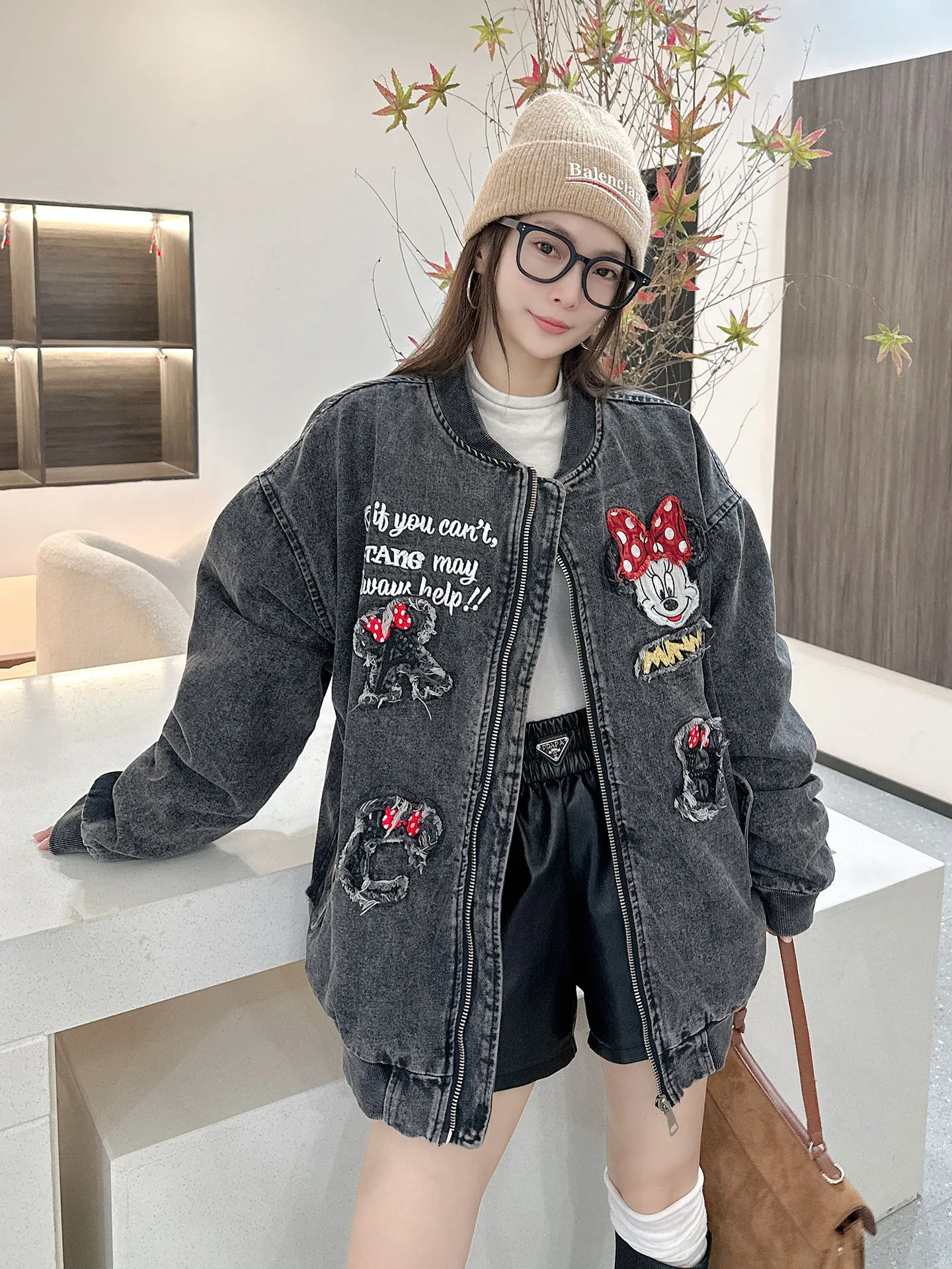 เสื้อแจ็คเก็ตยีนส์การ์ตูนแฟชั่นสำหรับผู้หญิง สไตล์อเมริกันลำลอง ปักเลื่อมหนัก ผ้าฝ้าย ทรงเบสบอล หรือ แจ็คเก็ตตัวนอก