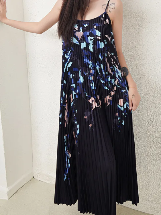 CHUJIE فستان نسائي موضة الترفيه الراقية مطبوعة حزام فضفاض بلا أكمام التجاعيد طول الركبة فستان 2025 ربيع/صيف جديد