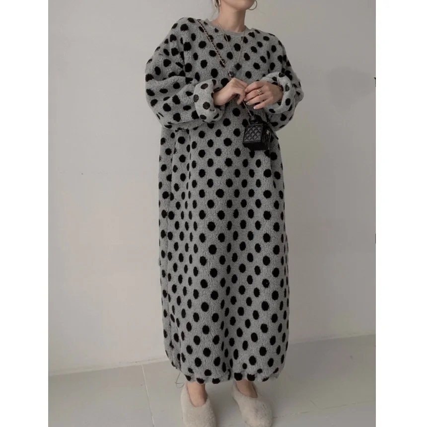 폴카 도트 양털 롱 드레스 여성용 라운드 넥 루즈핏 가을 겨울 따뜻한 안티에이징 헴라인 트렌디 한국 스타일 드레스