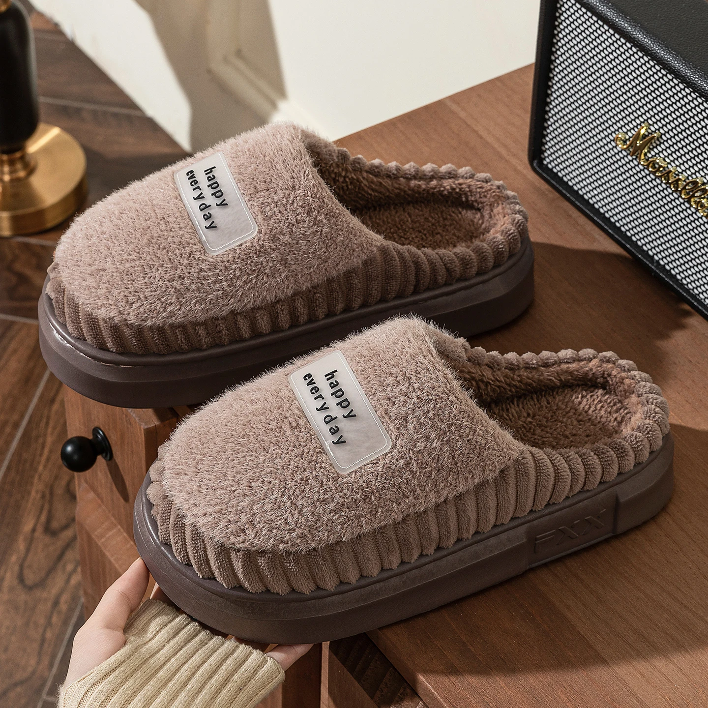 Winterwarme Hausschuhe für Damen und Herren, dicke Plüsch-Plateauschuhe aus EVA, leise, rutschfest, für drinnen und draußen, gemütliche Schlafzimmer-Pantoletten – Detail 9