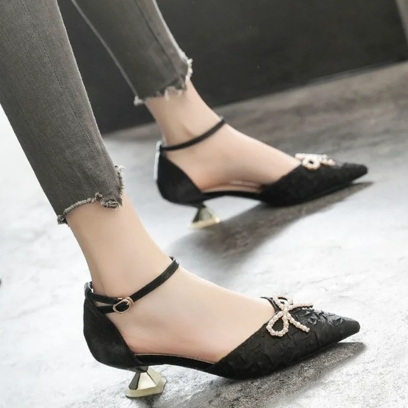 

Новые летние женские туфли на высоком каблуке-шпильке с бантом из бисера, женская обувь с неглубоким носком