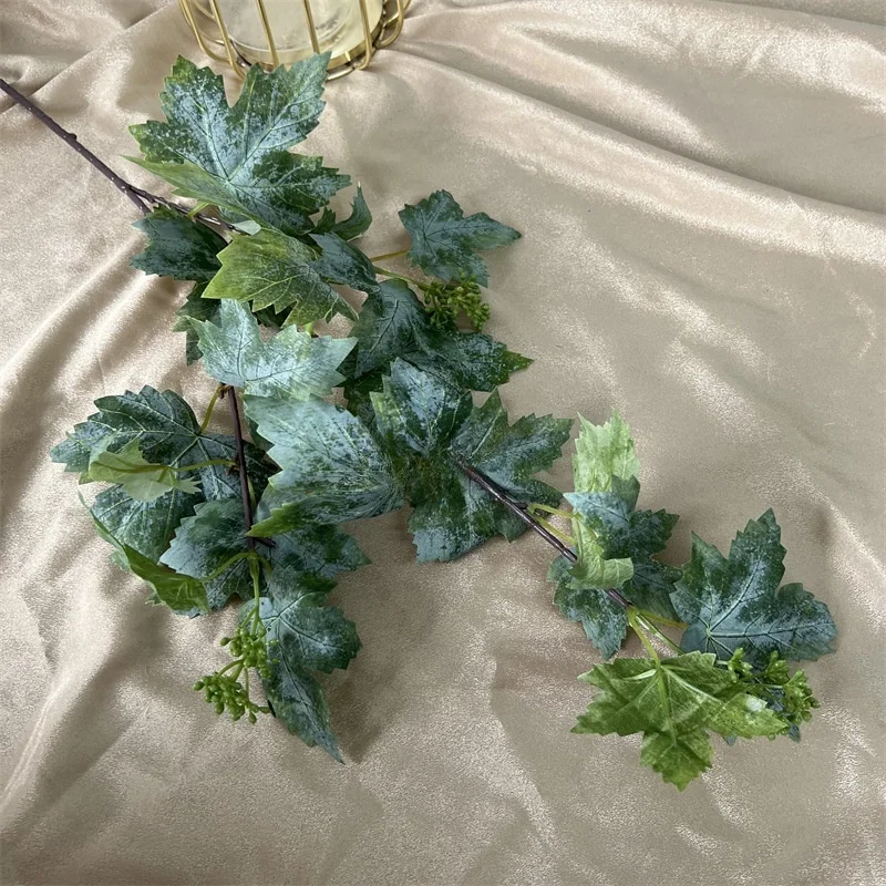 Rama de hoja de uva de seda realista para decoración del hogar, boda, bricolaje, hojas de vid artificiales con frutas, decoración de otoño para sala de fiesta