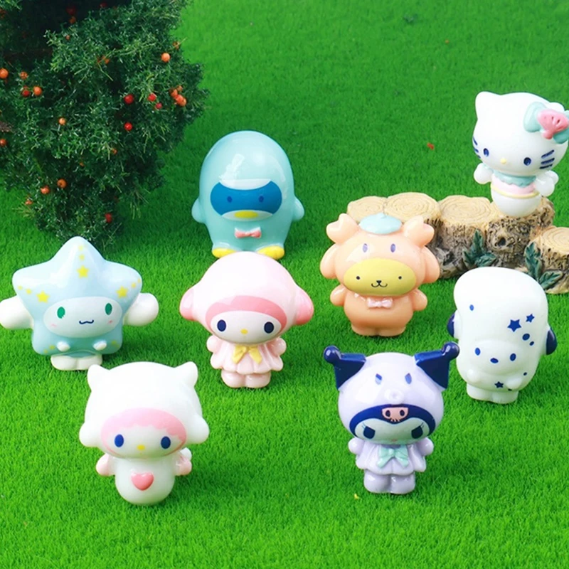 ตุ๊กตาการ์ตูน Sanrio เครื่องประดับภูมิทัศน์ขนาดจิ๋ว Kuromi Hello Kitty DIY บ้านตุ๊กตาขนาดเล็กของตกแต่งเดสก์ท็อปยานพาหนะติดตั้งโมเดลของเล่น