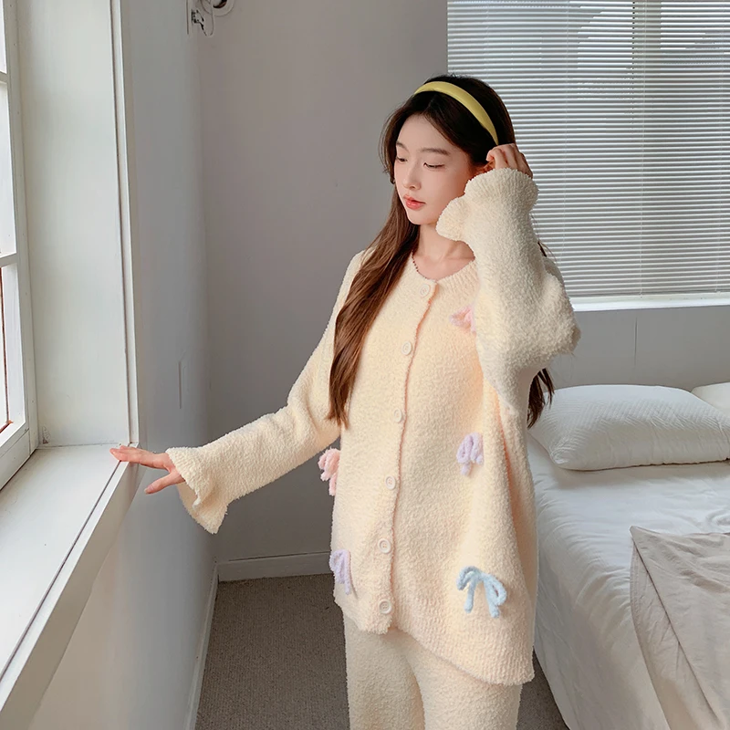 

New girls' pajamas with bow ties for home wear and sleepwear; sweet student set