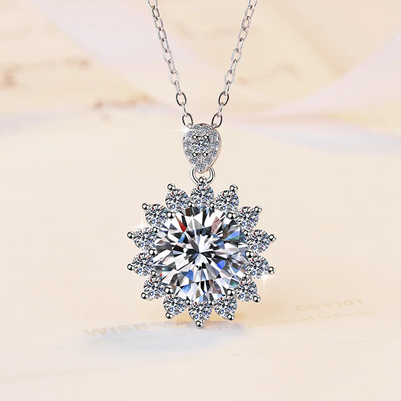 S925 Sterling Silver Fashion Moissanite Necklace Women's Sunflower Pendant Necklace Women's Light Luxury Jewelry