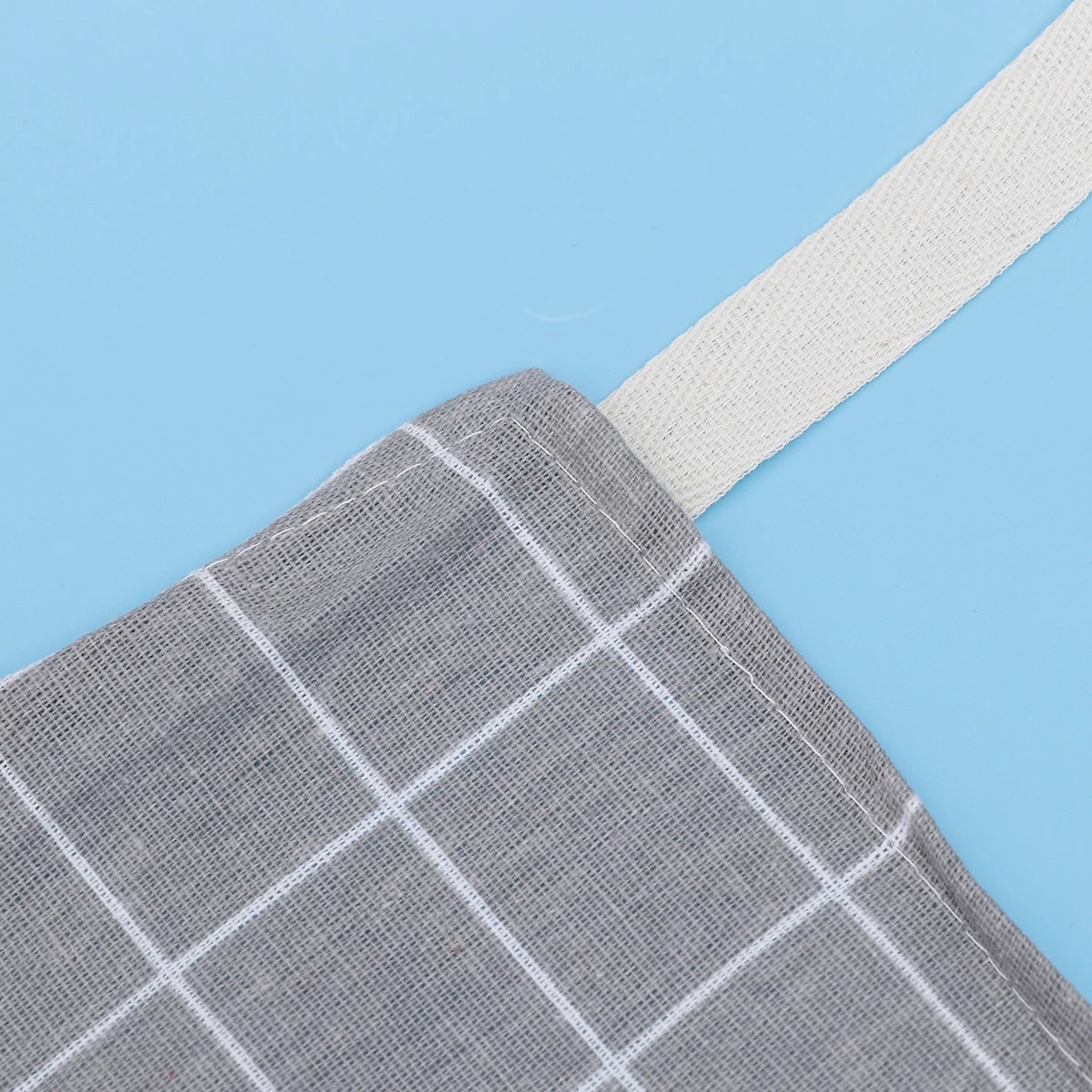 

Oil Proof Apron Grey Grid Dust Resistant Kitchen Cooking Bib Adjustable Hanging Neck Design For Home Camping Cleaning