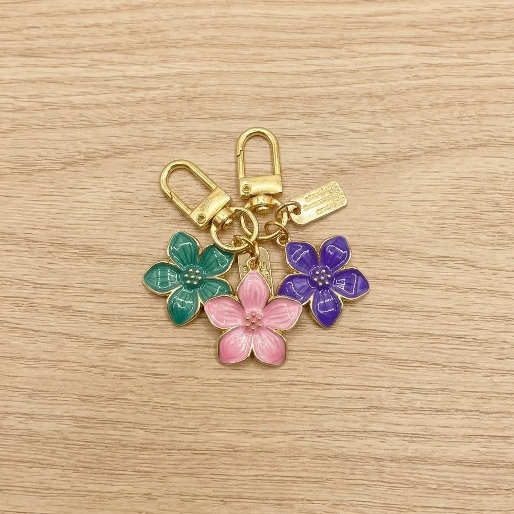 Schlüsselanhänger Niedlicher Birnenblüten-Schlüsselanhänger Ornamente Mini-Blumenanhänger Süßer Kirschblüten-Schlüsselanhänger Rucksack-Accessoire – Detail 3