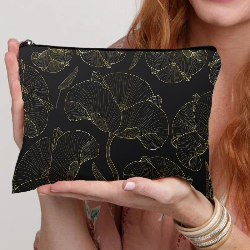 Bolsa de maquillaje oscura de lujo para mujer, bolsa de papelería para niños, organizador de viaje con estampado de flores doradas, bolsillo de almacenamiento para lápiz labial de gran capacidad