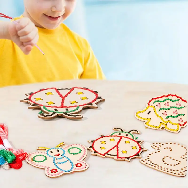 Tablero de enhebrado de juguete con cordones, tarjetas de costura de madera, juguetes de reconocimiento de Color para niños, actividades de tiempo silencioso, juguetes de habilidades motoras finas, carretera