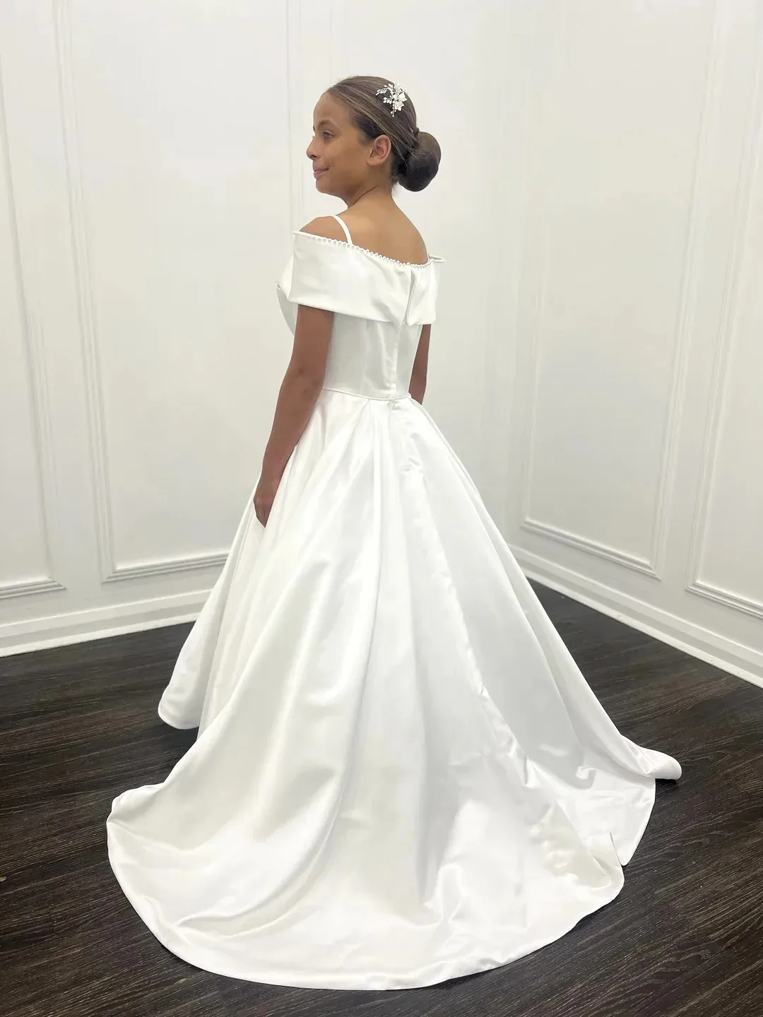 

Customized Wedding Girls satin off-shoulder flower girl dress, bow trim dress, elegant wedding flower girl dress, first communio