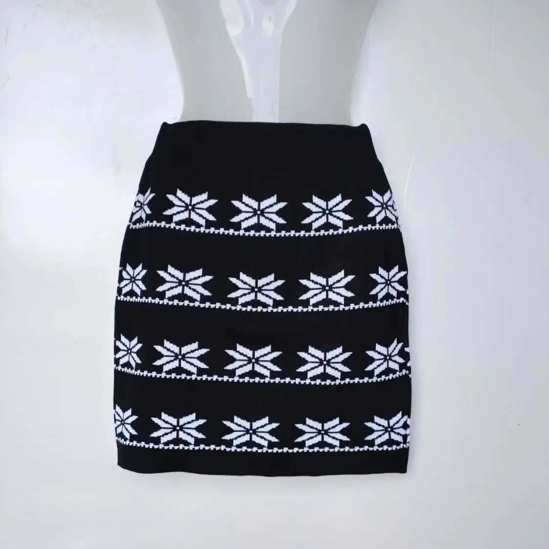 2000s Y2K Christmas Women Black Knit Pencil Skirt High Waist Mini Skirt with White Snowflake Patterns Stretchy SLIM FIT Holiday