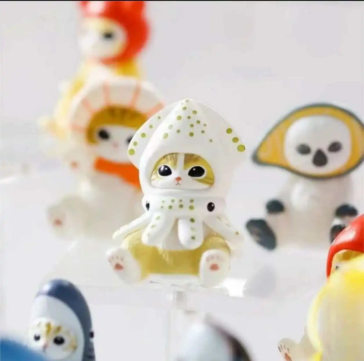 

В наличии: Брелок-фигурка Mufosand Fried Shark Cat, коллекционная подвеска для рюкзака, трендовая коллекционная фигурка из ПВХ, подарок