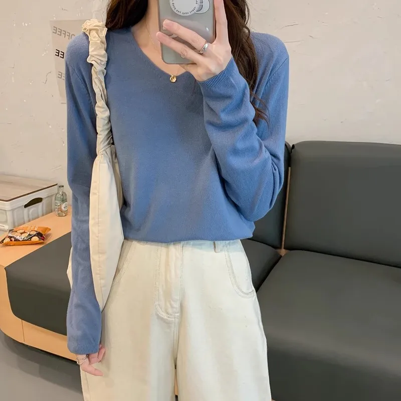 

K-Style Relaxed V-Neck. Effortlessly chic & versatile, the 2025 layering essential.