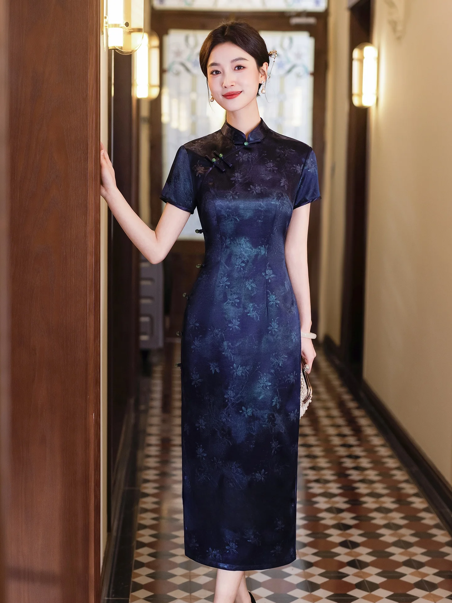 

Blue Traditional Chinese Sle Mom's Slim Fit Waist Cinched Revamped Version Old anghai Daily Wear Suitable for 2...