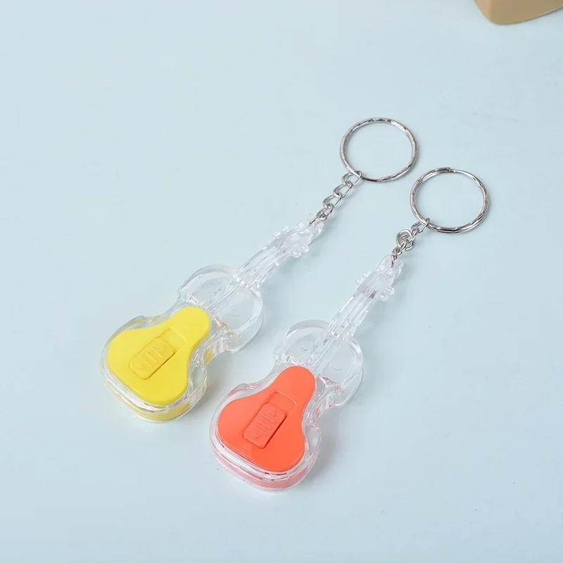 Gantungan kunci biola LED