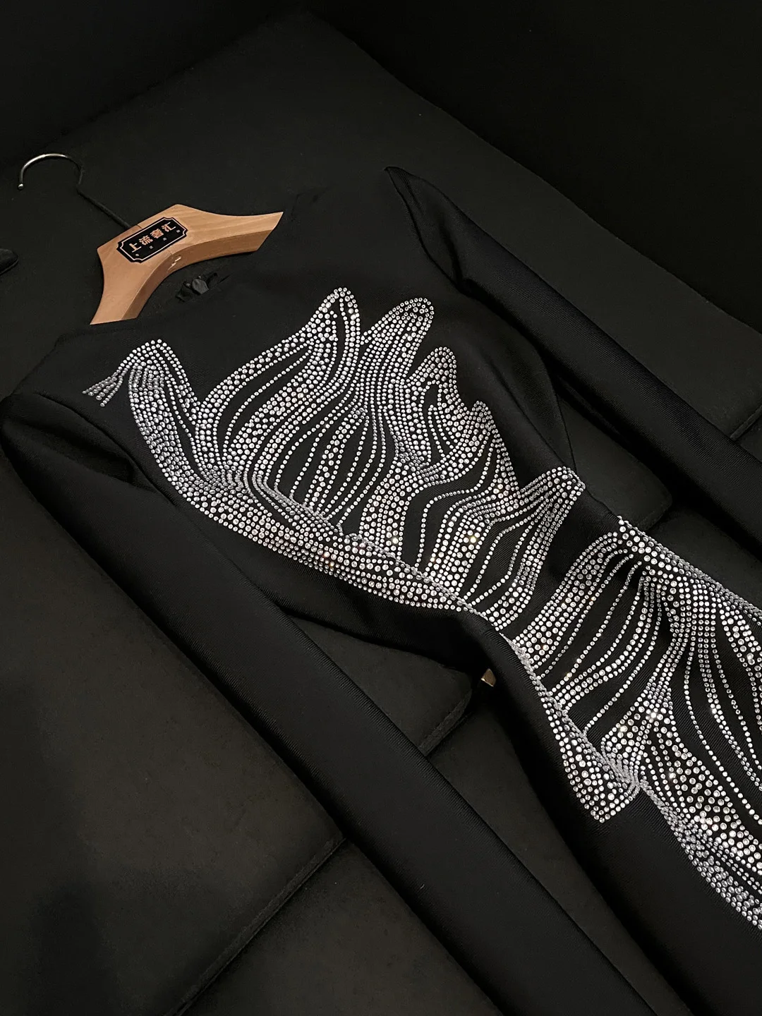 กระโปรงทรงตรงยาวแบบใหม่สำหรับงานแต่งงาน ฤดูหนาว 2025 ผ้าโพลีเอสเตอร์วิบวับ สไตล์ลำลองและเป็นทางการ