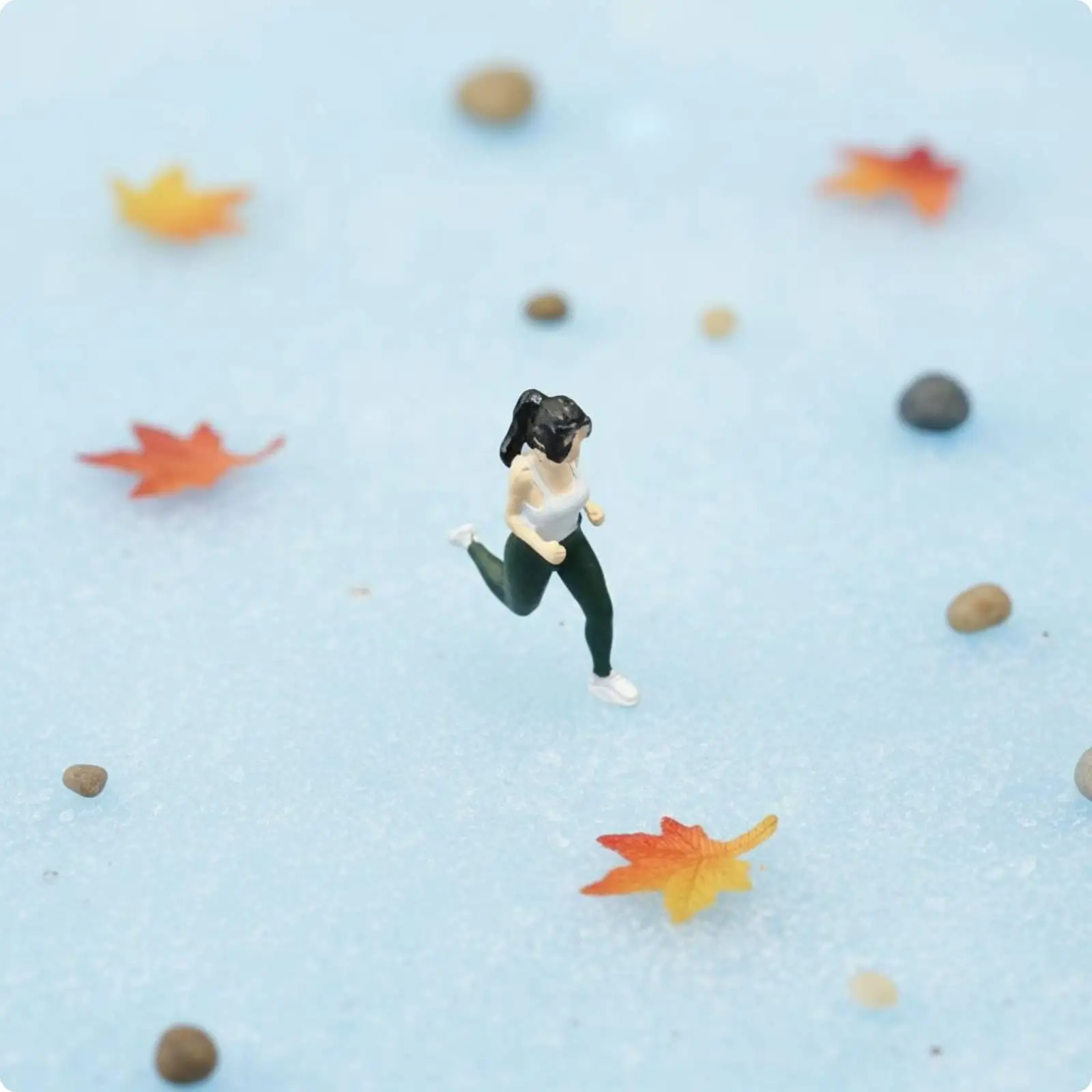 Resin Female Runner Figure Finely Painted Mini Doll Jogging Pose Small-scale Model for Diorama Street Scene