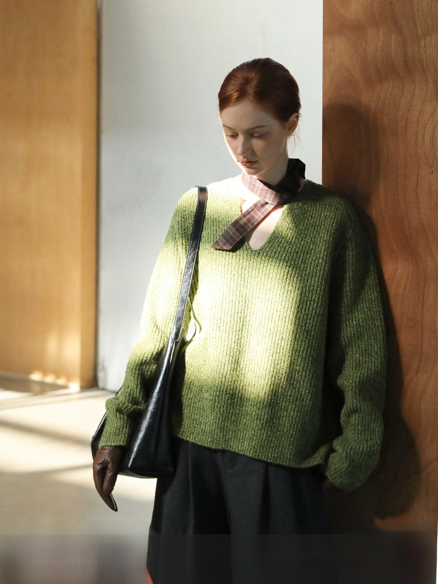 

MELLIIY Winter 2025 Women's Knitted Wool Sweater mat V-Ne Design Vertical Texture Loose Fit Casual Sle Long Sve