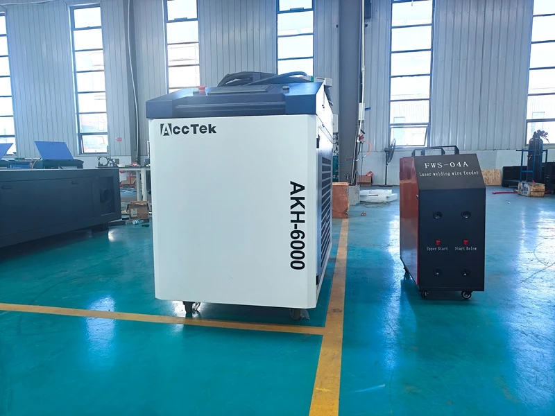 Fonte de laser de fibra máxima de 6000w, soldagem a laser de fibra portátil, alumínio, aço inoxidável, aço carbono com alimentador de fios duplos relfar