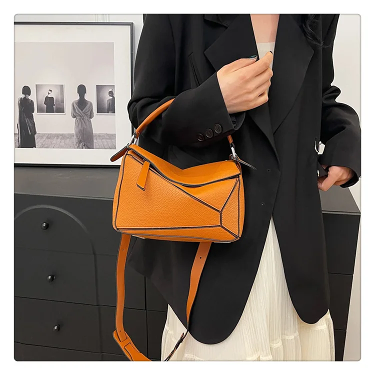 حقيبة حمل كبيرة ذات ملمس - حقيبة كتف هندسية متعددة الاتجاهات، حقيبة يد واسعة ومتينة، متسوق بسيط للاستخدام اليومي