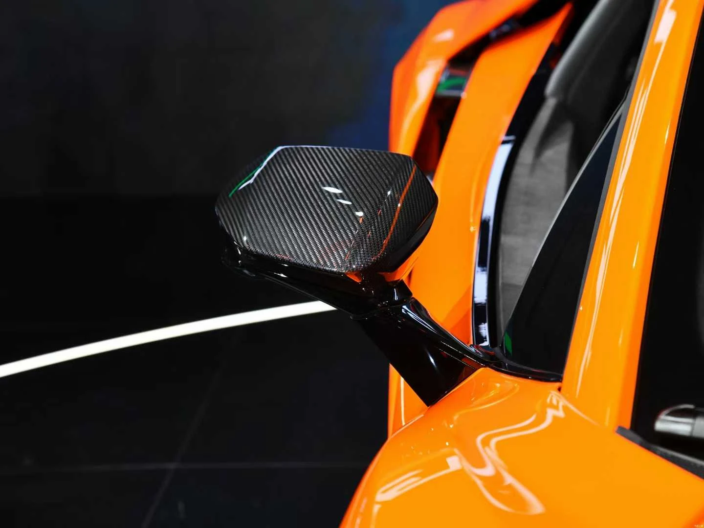 

Зеркала заднего вида из сухого карбона в стиле OEM для Lamborghini Revuelto, накладки на зеркала из сухого карбона