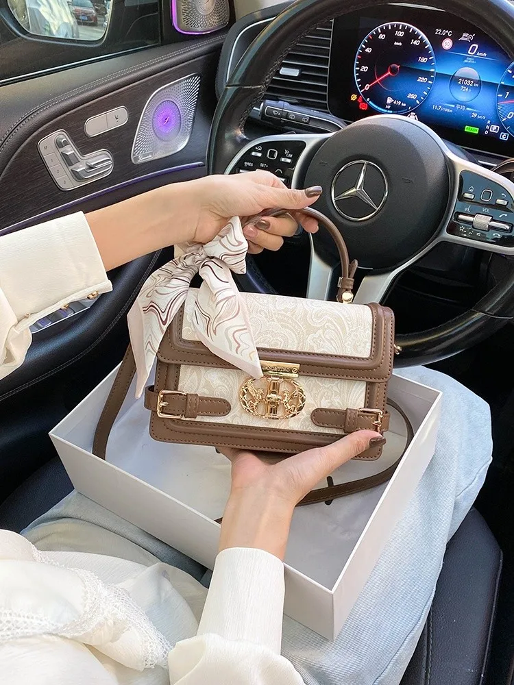 nuova-borsa-clutch-ricamata-in-stile-cinese-collezione-primavera-2026-borsa-a-mano-di-alta-gamma-in-pelle-pu-alla-moda-per-giovani