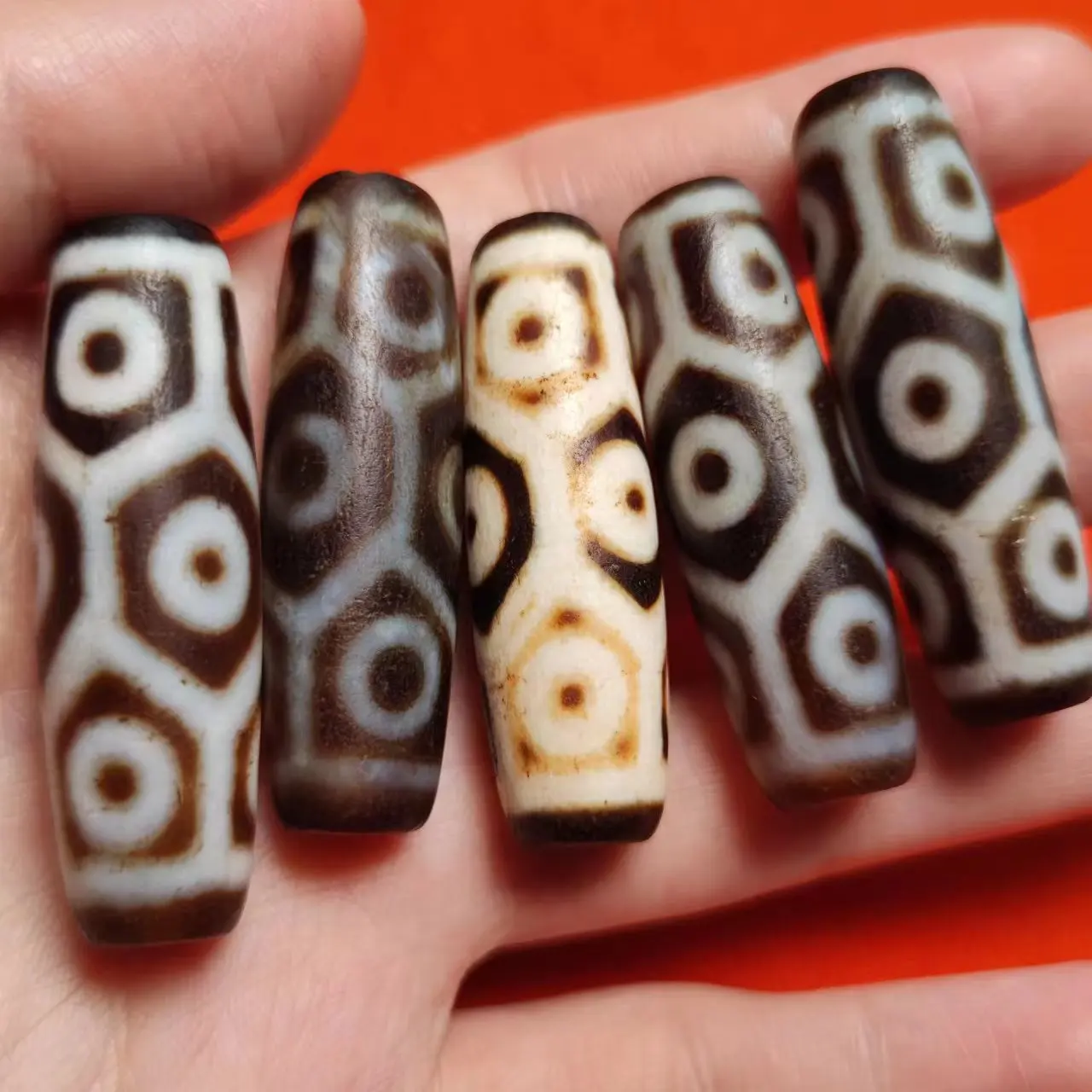 1pcs/lot natural multi-pattern old agate dzi Black and white Weathering lines Old material Ethnography Accessories jewelry diy