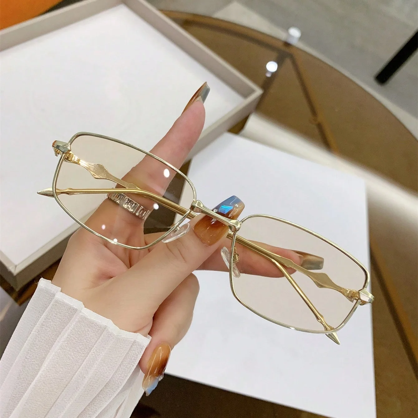 1Pc frauen Sonnenbrille Neue Vintage High-End-Schlankheits Millennial Y2K Neue Kleine Rahmen Platz Persönlichkeit Keine-Make-up Sonnenschutz