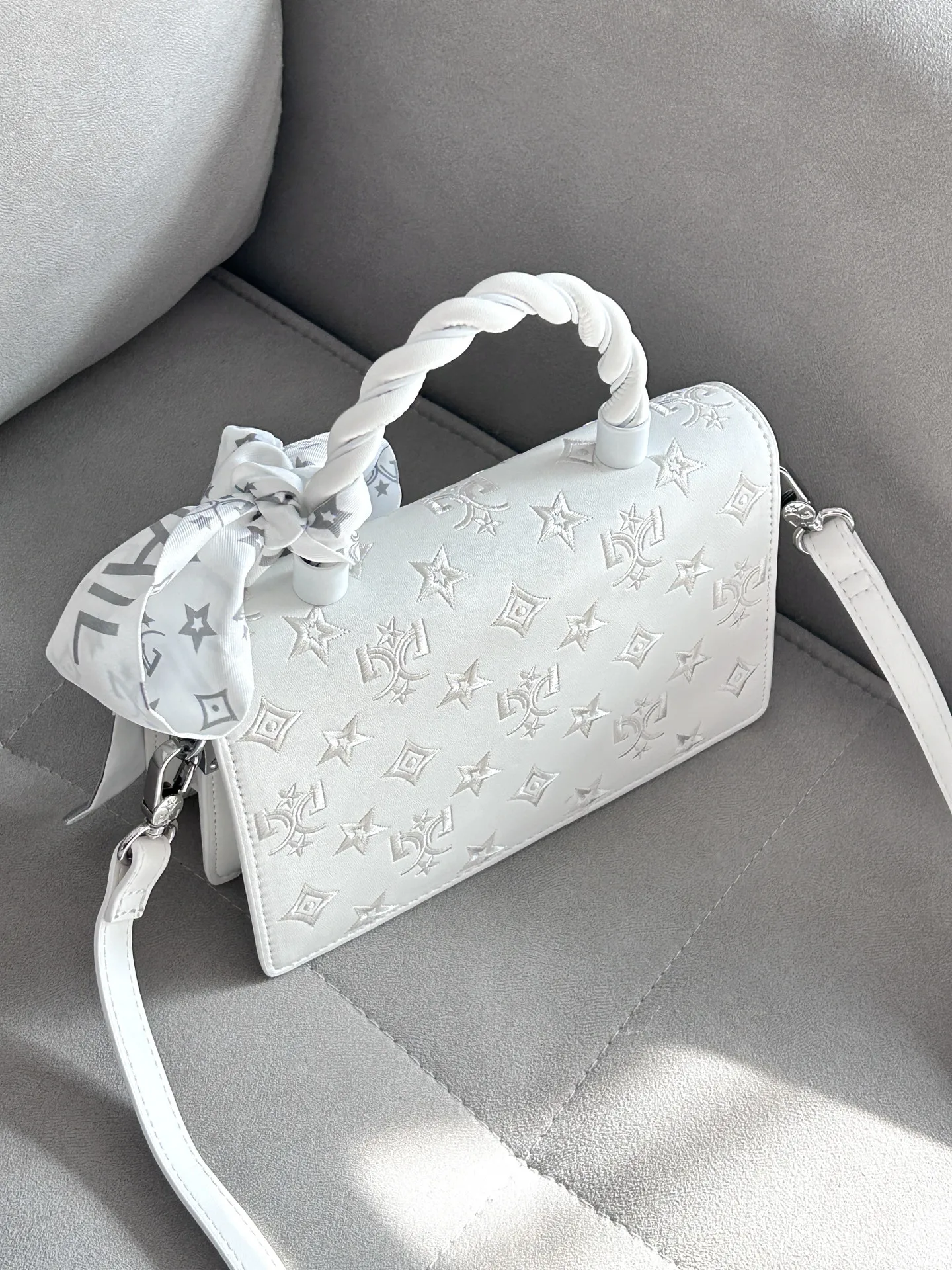 casual-fashion-twisted-handle-small-square-bag-women's-crossbody-handbag-handheld-bag-amiciyah-brand-sweet-lady-style