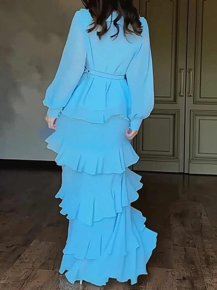 Vestido com babados, gola redonda, manga lanterna, bainha assimétrica, bainha com babados em camadas, vestido Pary com cinto