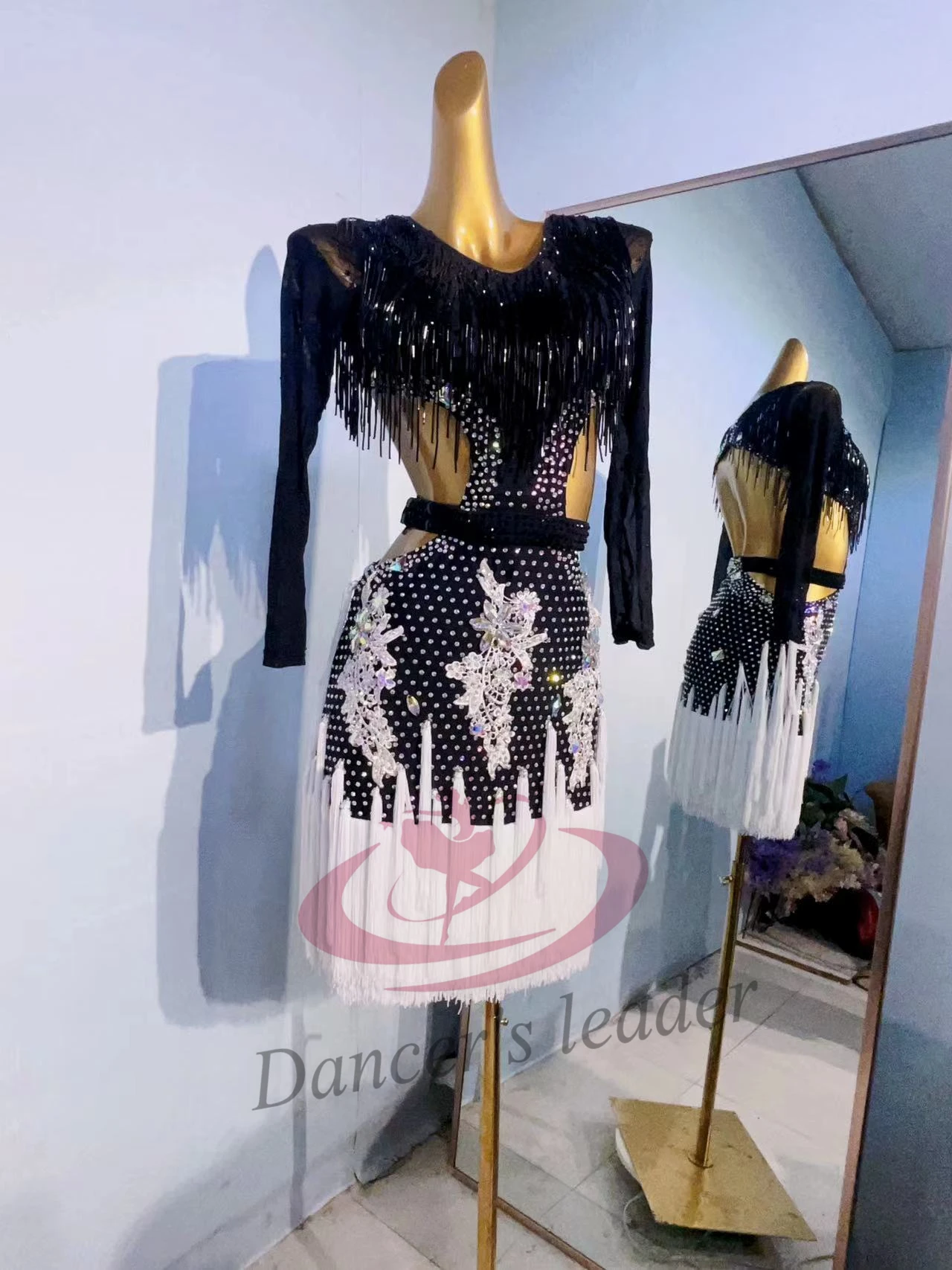 الرقص اللاتيني المنافسة الدولية الملابس المهنية الراقية مخصصة فستان على طراز السامبا أبيض وأسود مطابقة